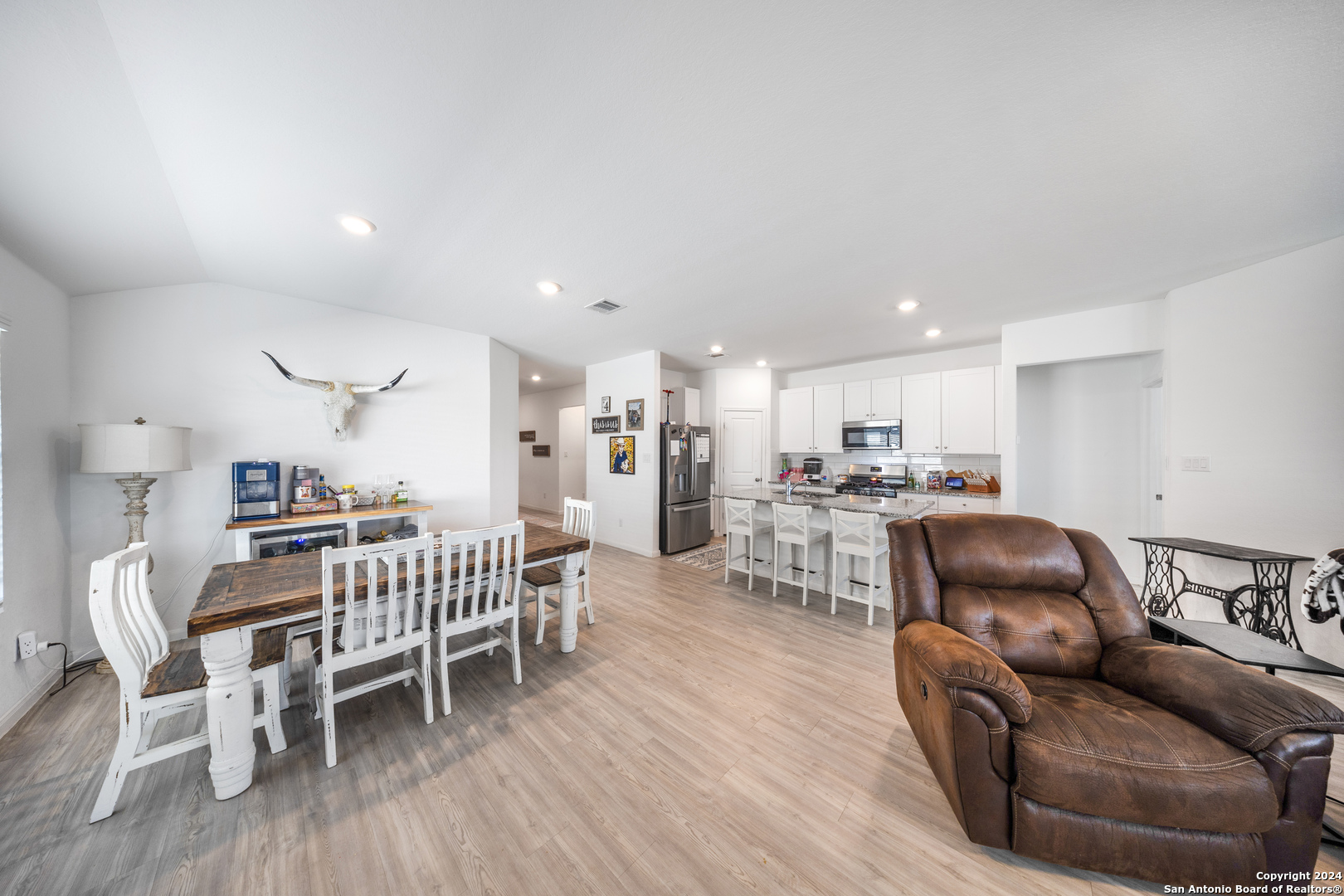 5310 Basil Chase St. Hedwig, TX 78152 - Photo 7 of 31