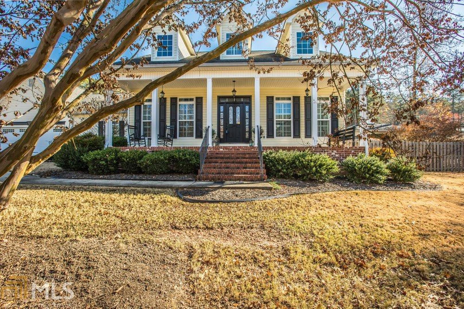 6 Paddock Place Southeast Rome, GA 30161 - Photo 1 of 1 a front view of a house with garden