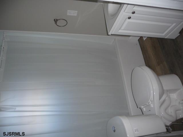 25 Kinkle Road Bridgeton, NJ 08302 - Photo 4 of 10 a bathroom with a toilet and a bathtub