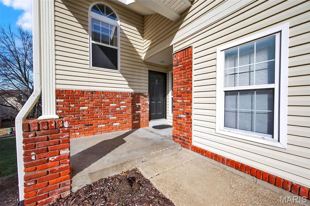 12725 Bennington Common Lane St. Louis, MO 63146 - Photo 2 of 21