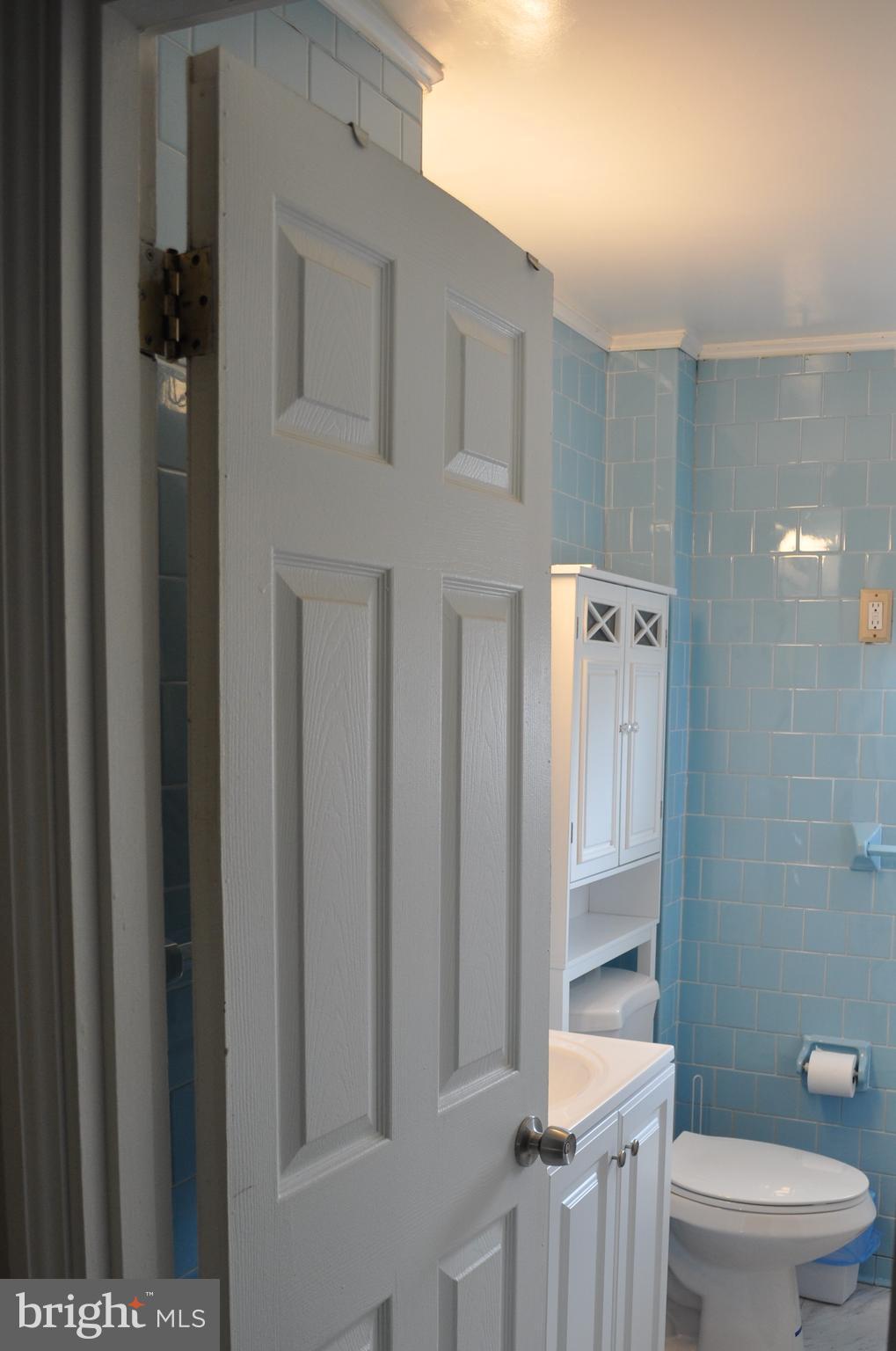 26 Kinship Road Baltimore, MD 21222 - Photo 17 of 24 2nd floor bath