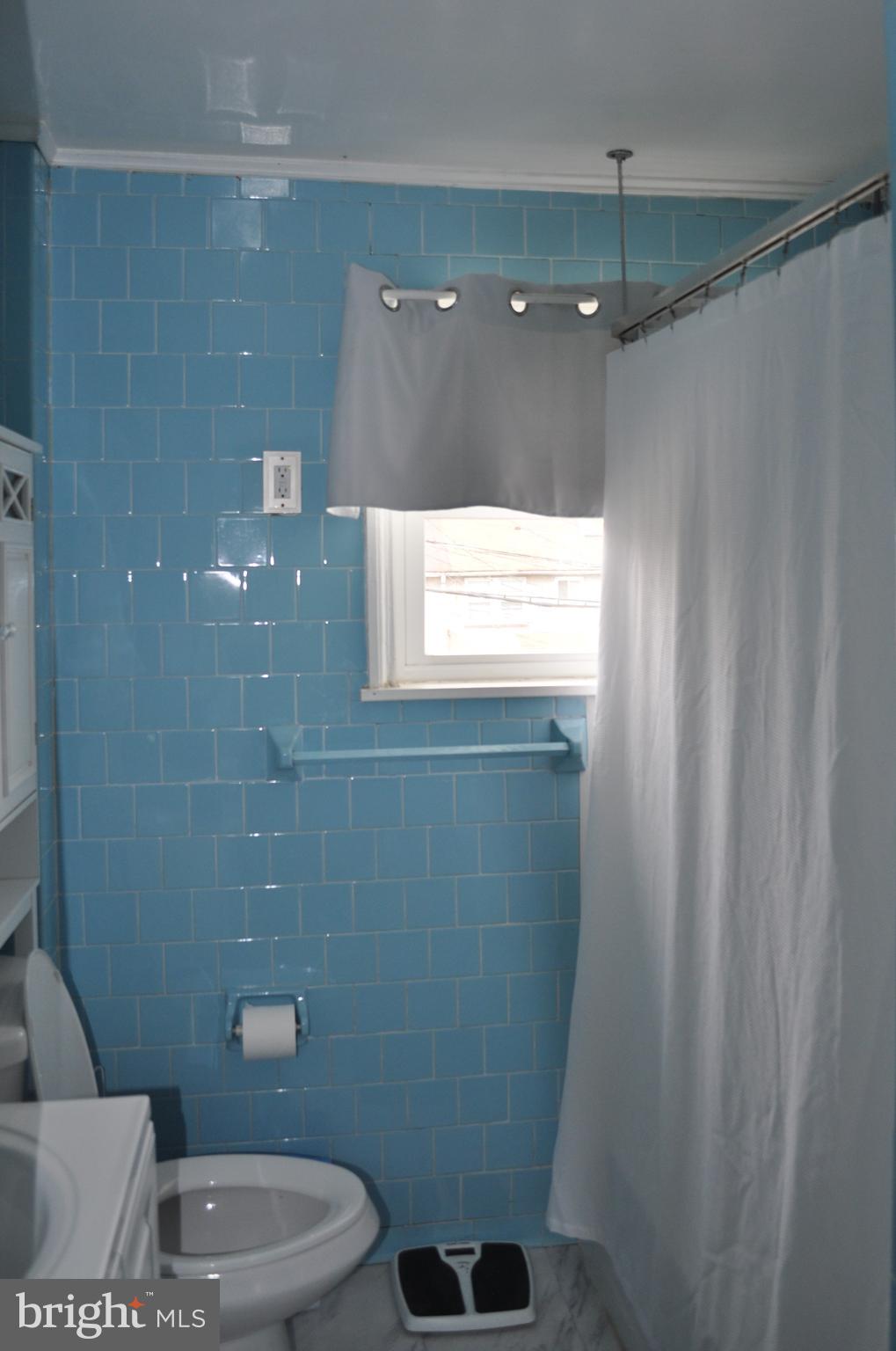 26 Kinship Road Baltimore, MD 21222 - Photo 18 of 24 2nd floor bathroom