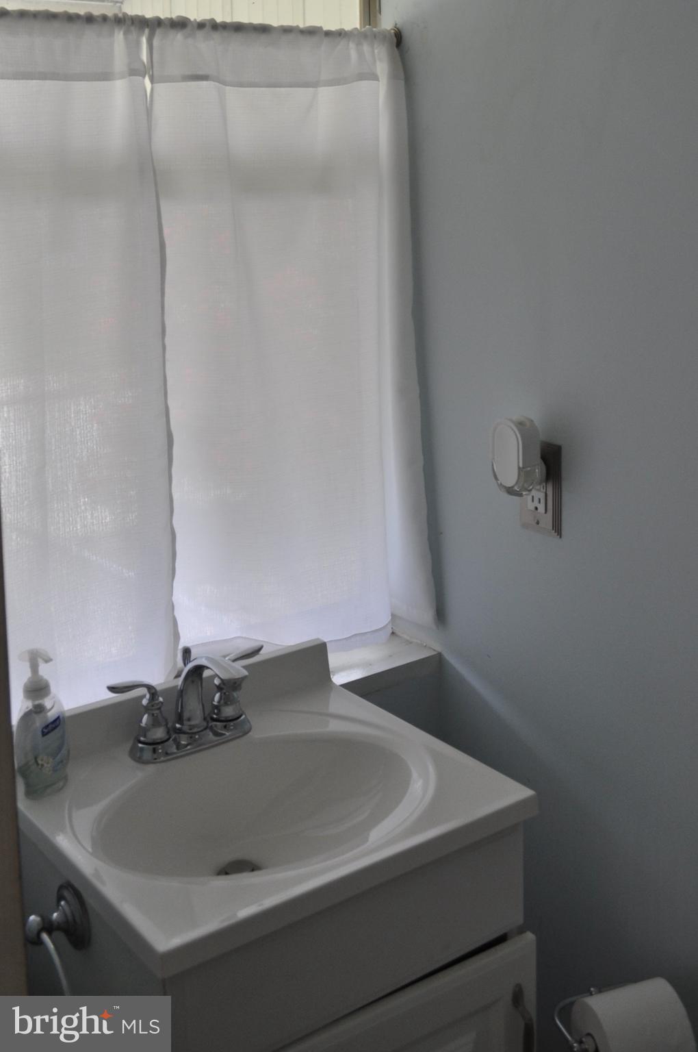 26 Kinship Road Baltimore, MD 21222 - Photo 8 of 24 Main level Bath
