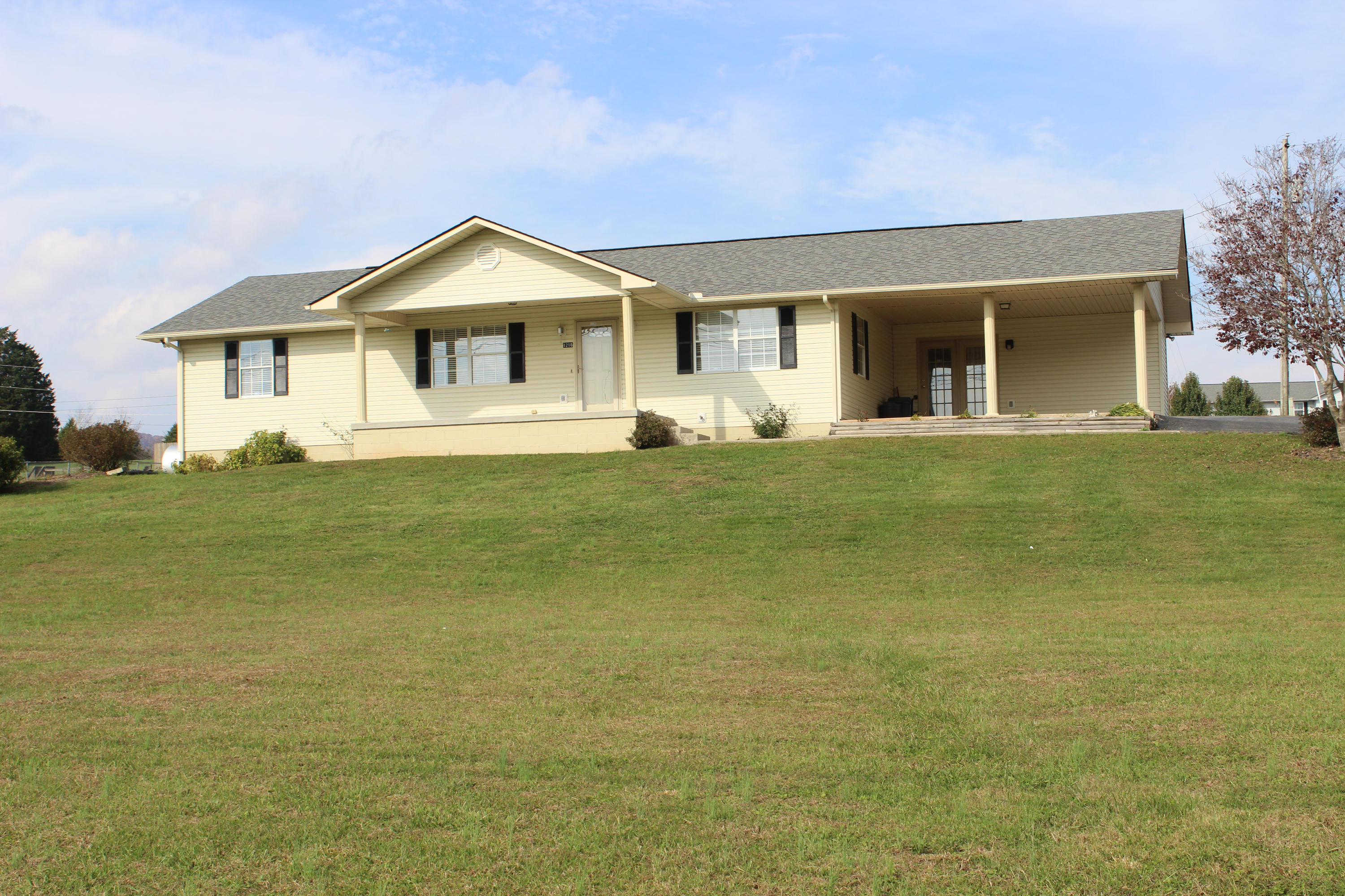 1216 Towe String Road Jacksboro, TN 37757 - Photo 1 of 32 IMG_6524