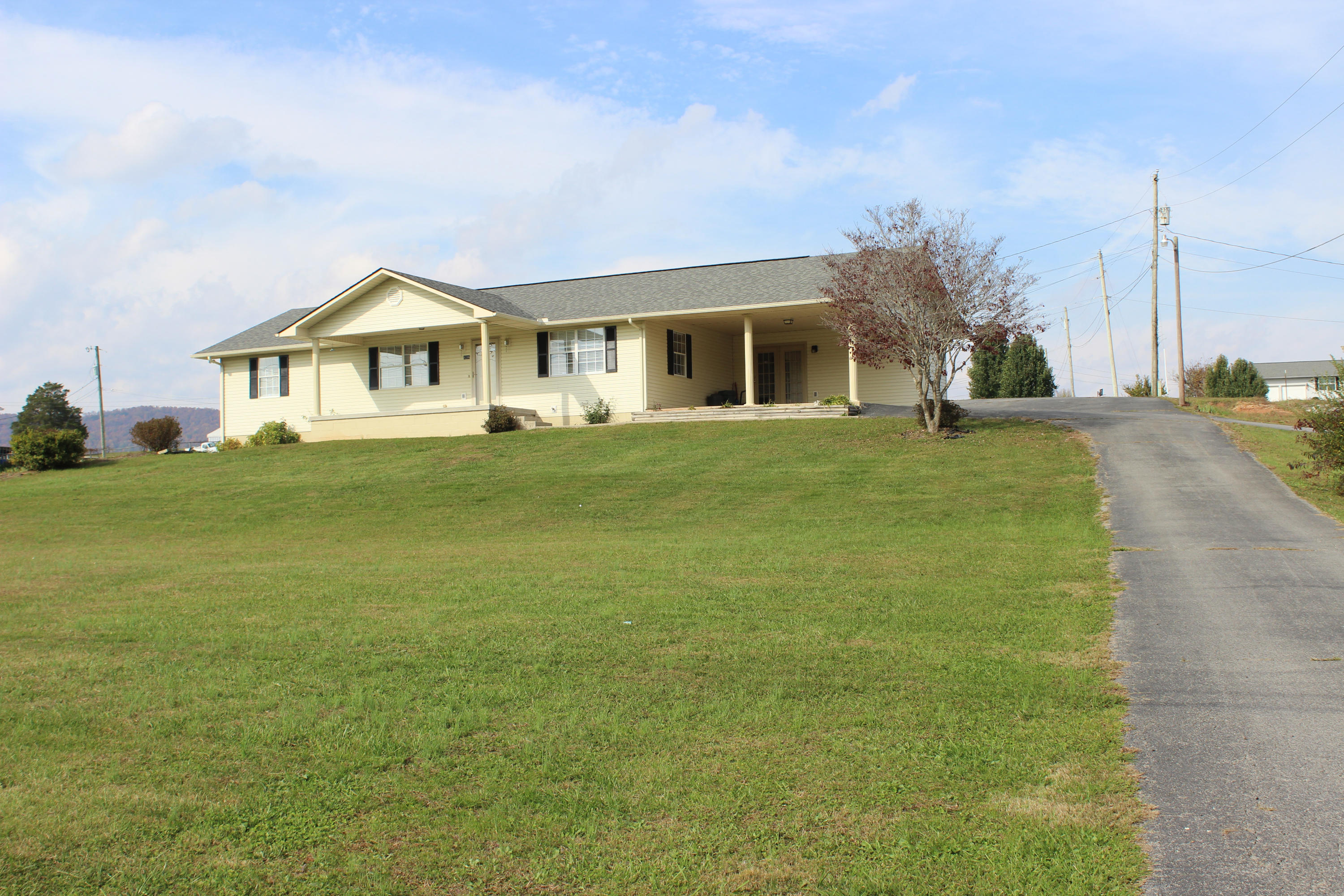 1216 Towe String Road Jacksboro, TN 37757 - Photo 2 of 32 IMG_6521