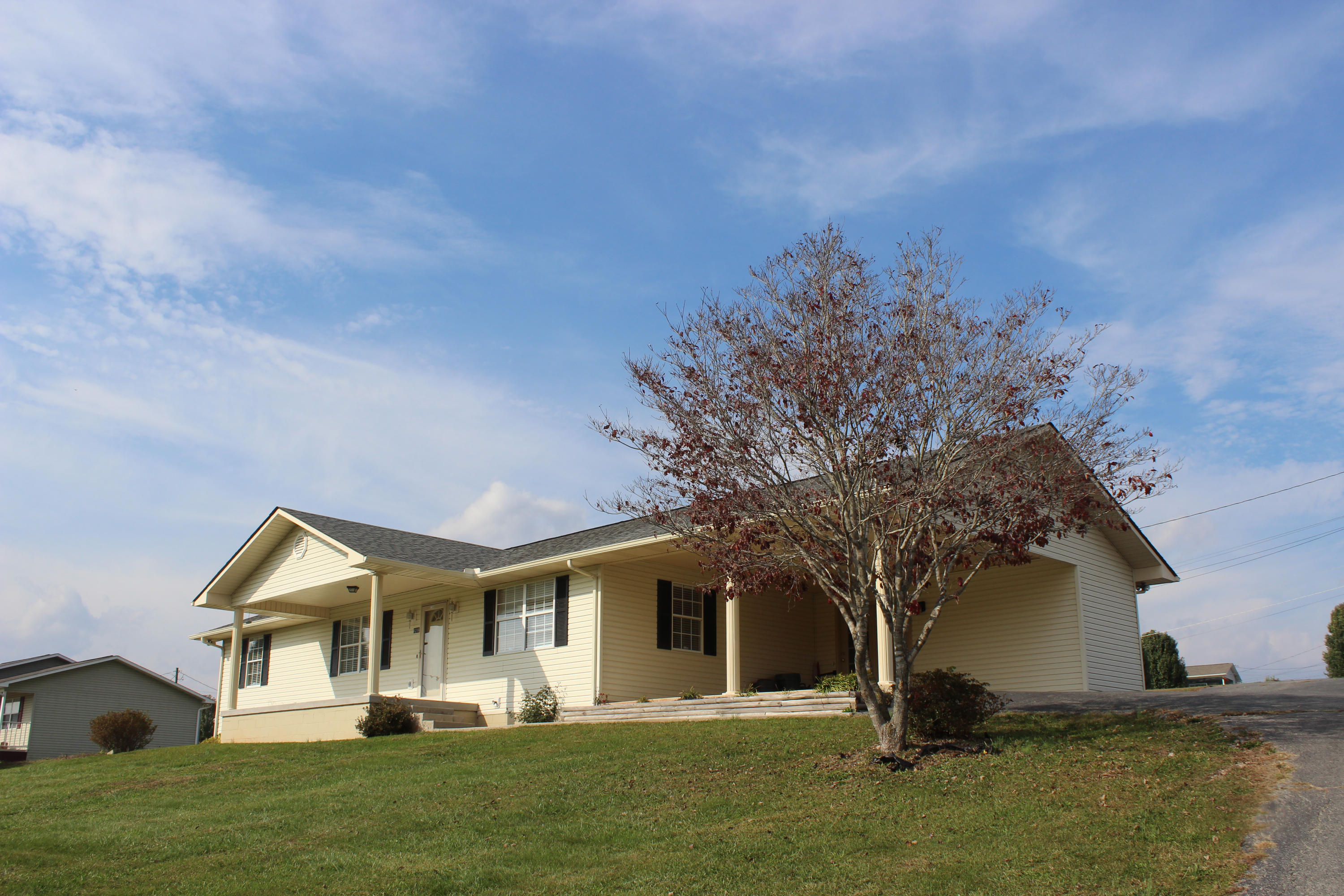 1216 Towe String Road Jacksboro, TN 37757 - Photo 3 of 32 IMG_6525