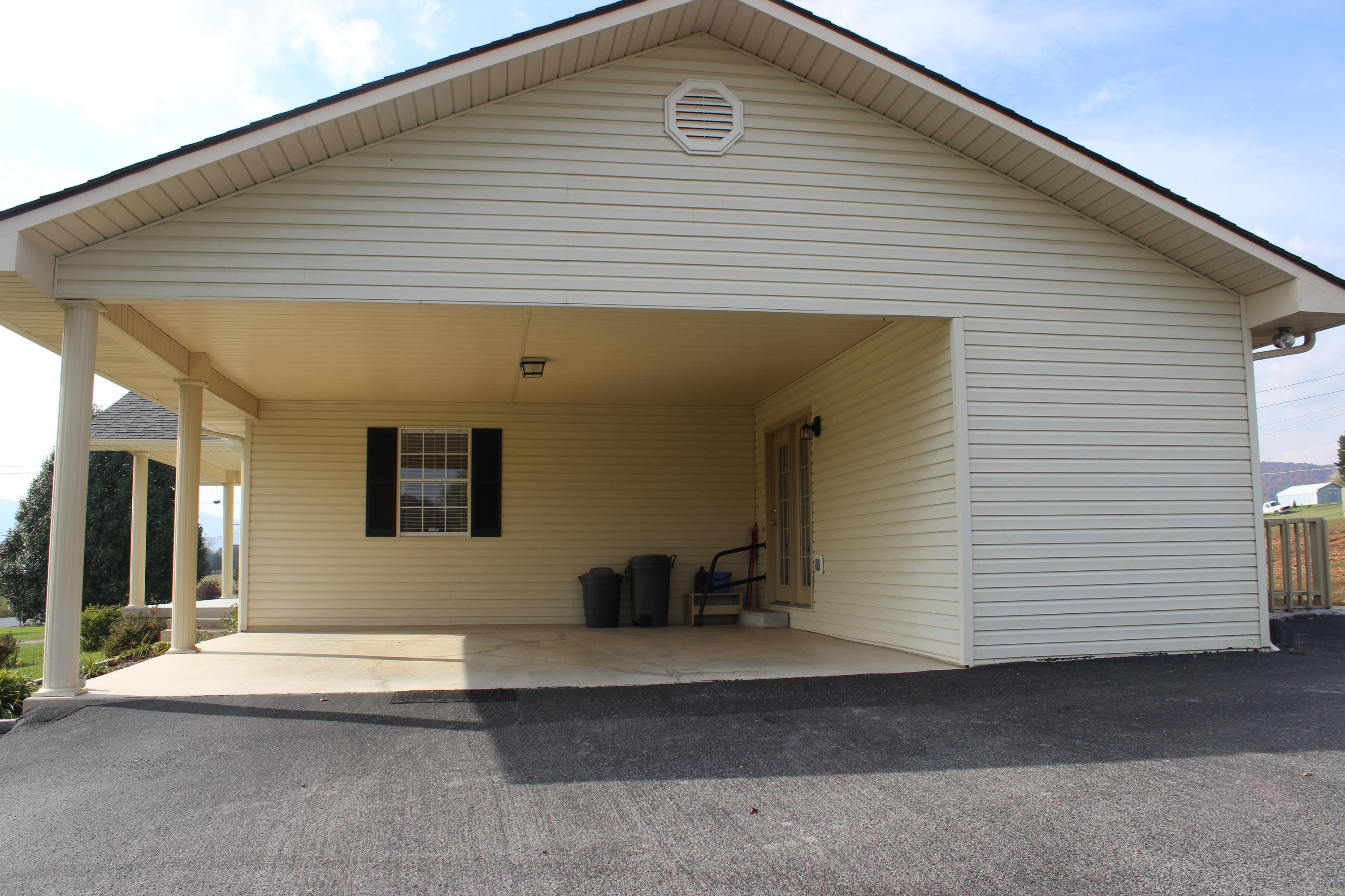 1216 Towe String Road Jacksboro, TN 37757 - Photo 4 of 32 IMG_6526