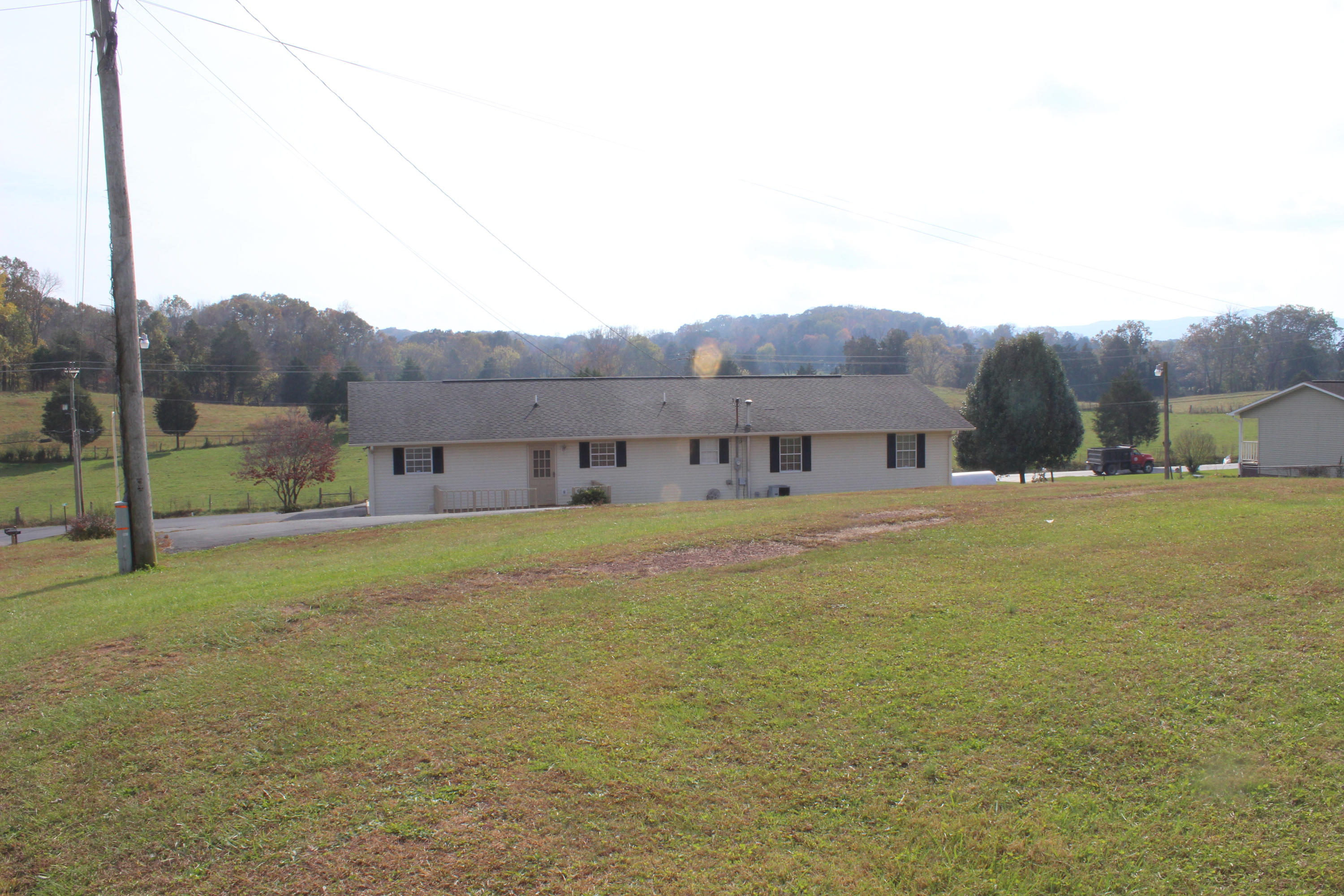 1216 Towe String Road Jacksboro, TN 37757 - Photo 6 of 32 IMG_6528