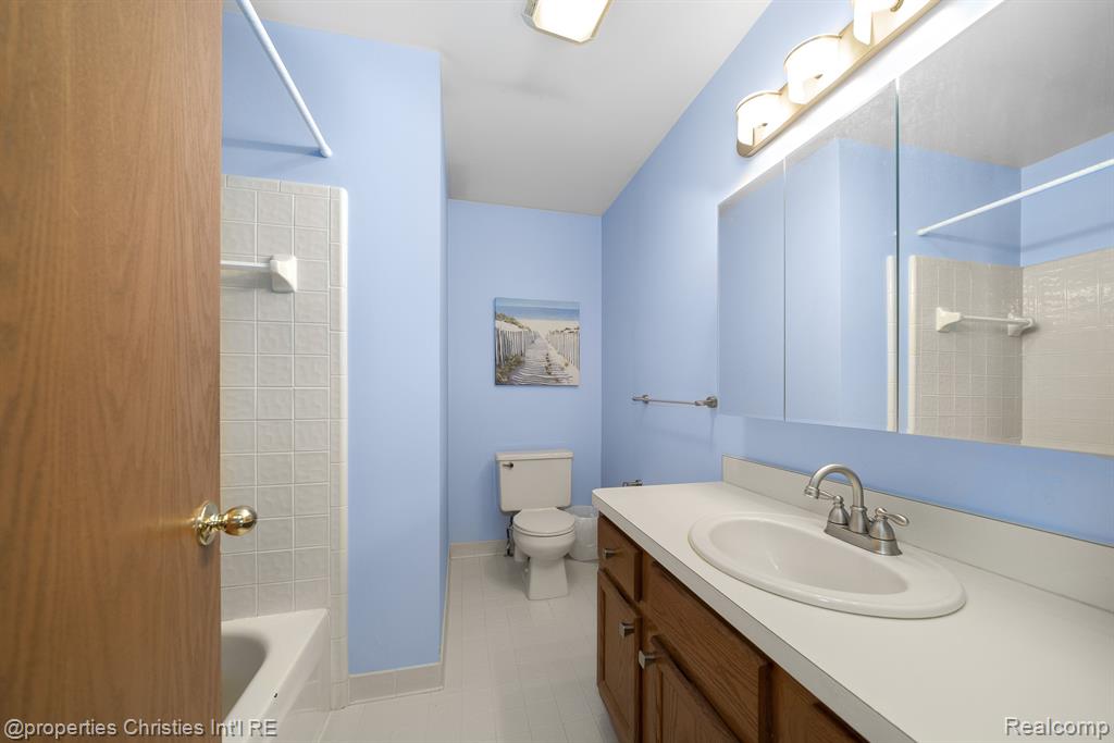 2163 Rochelle Park Drive Rochester Hills, MI 48309 - Photo 21 of 35
