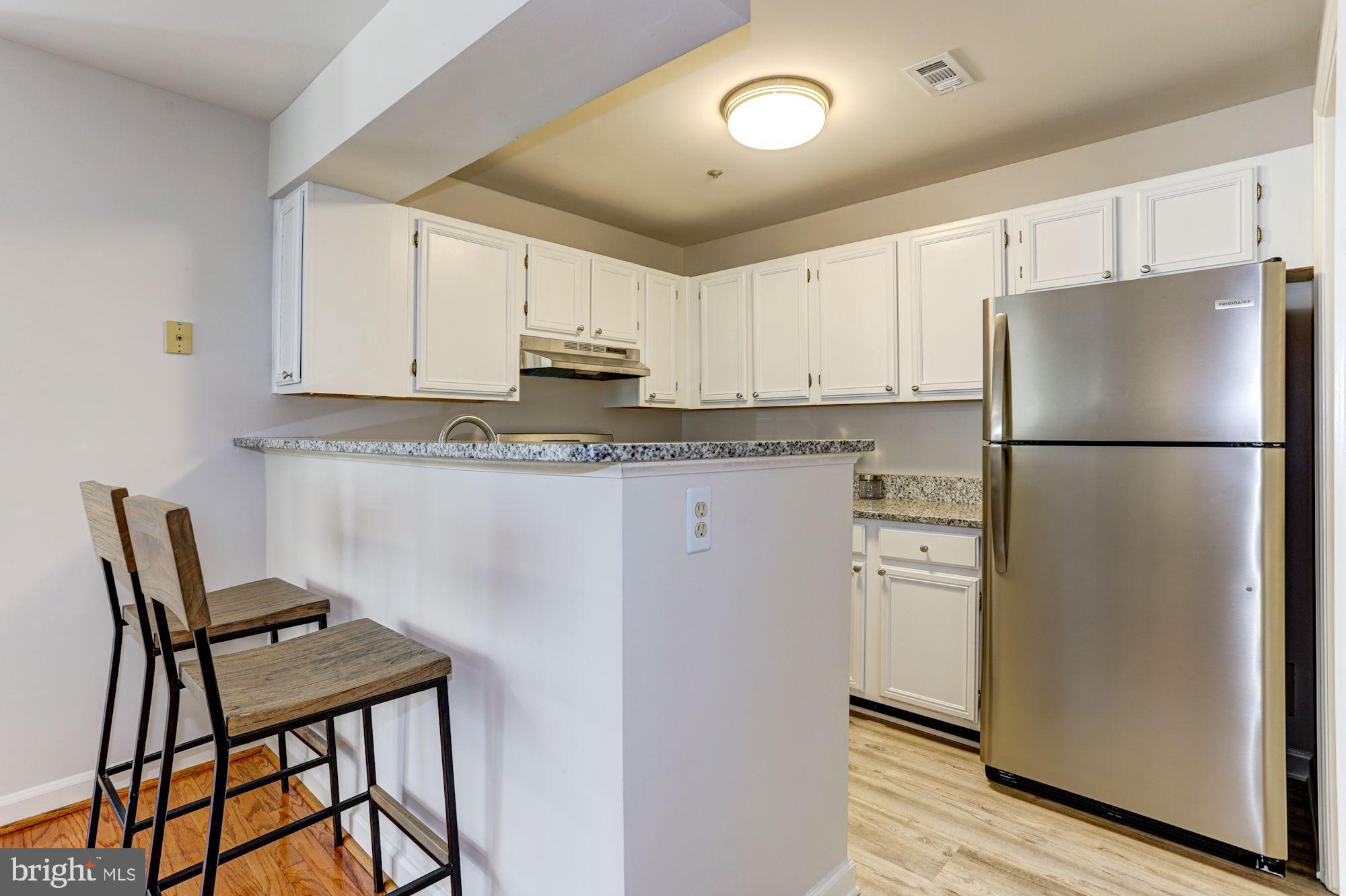 6832 Hayley Ridge Way, Unit O Baltimore, MD 21209 - Photo 14 of 28 Eat-in Kitchen