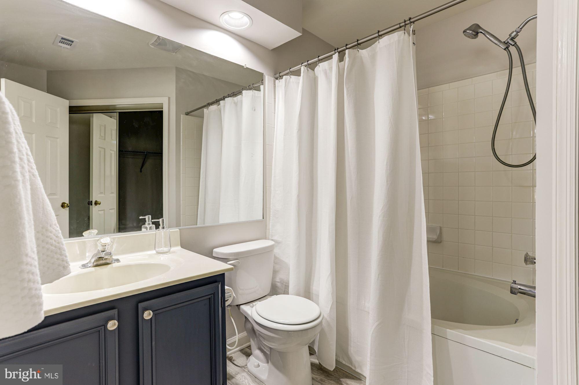 6832 Hayley Ridge Way, Unit O Baltimore, MD 21209 - Photo 18 of 28 Primary Bath