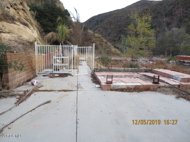 18452 Little Tujunga Canyon Road Canyon Country, CA 91387 - Photo 28 of 61 a view of a park with iron fence