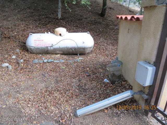 18452 Little Tujunga Canyon Road Canyon Country, CA 91387 - Photo 6 of 61 a view of a bench in kitchen