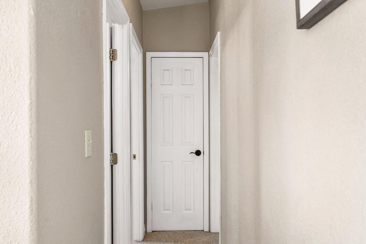 8242 Southwest Sand Ridge Road Terrebonne, OR 97760 - Photo 23 of 50 30-Hallway