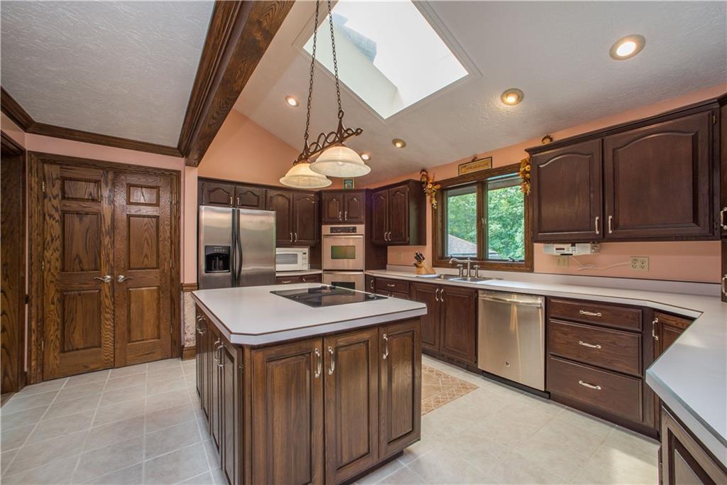 280 Linden Road Canonsburg, PA 15317 - Photo 5 of 25 Great kitchen w/ skylight & double oven