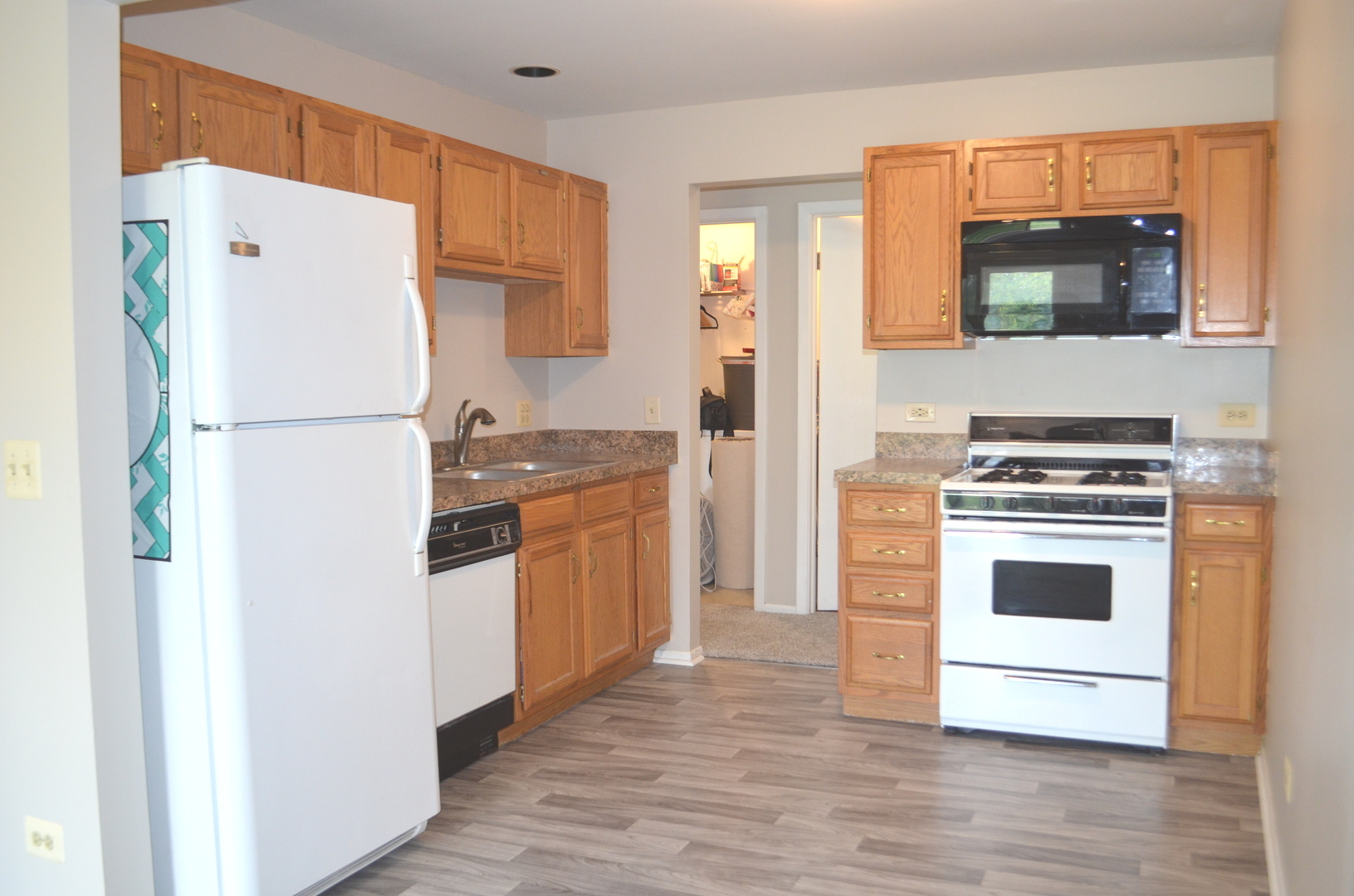 2 Aberdeen Court, Unit W1 Schaumburg, IL 60107 - Photo 9 of 31