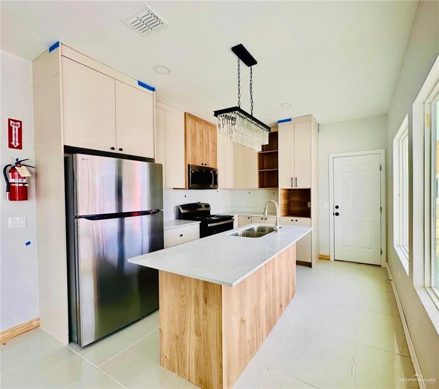 4225 Heron Avenue McAllen, TX 78504 - Photo 20 of 22 a kitchen with a refrigerator a sink and dishwasher