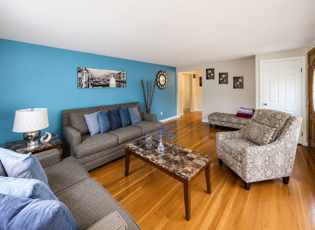 8 Rochelle Street Auburn, MA 01501 - Photo 11 of 35