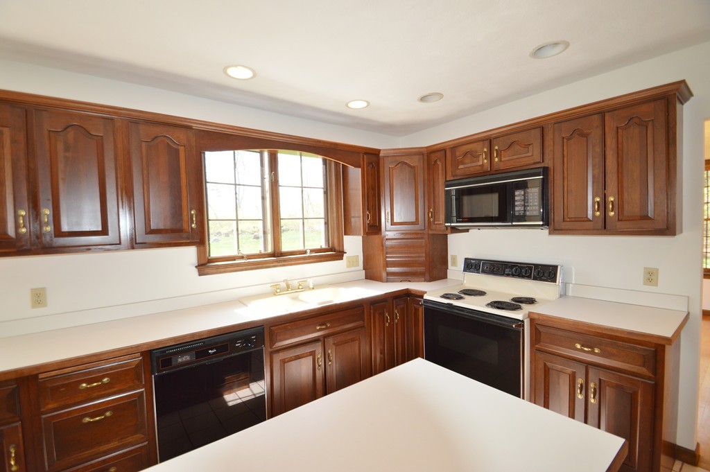 663 Concord Road Marlborough, MA 01752 - Photo 3 of 30 Gallery Image 3