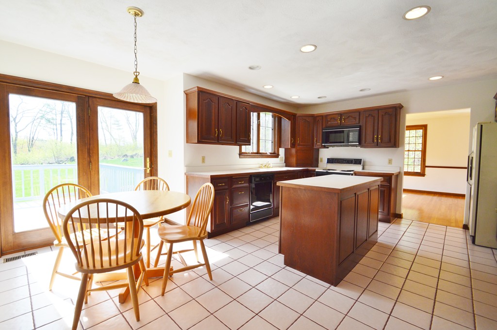 663 Concord Road Marlborough, MA 01752 - Photo 4 of 30 Gallery Image 4