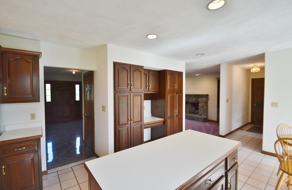663 Concord Road Marlborough, MA 01752 - Photo 5 of 30 Gallery Image 5
