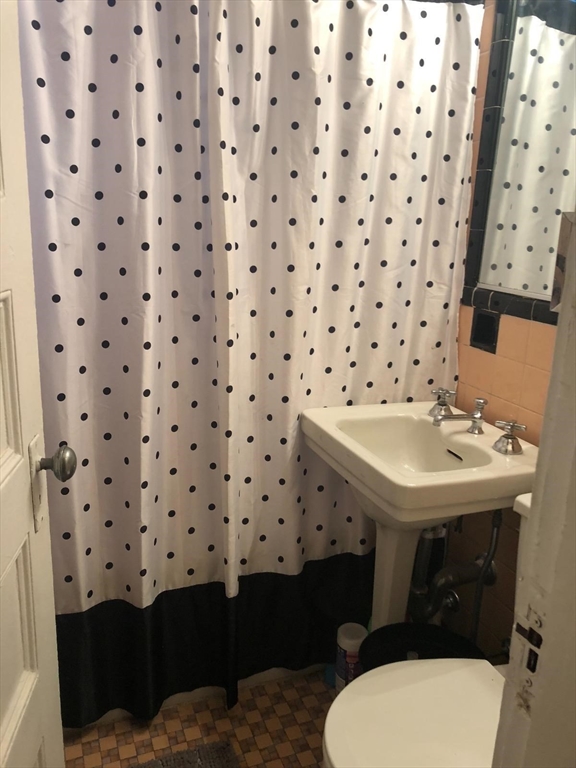 8 Garrison Street, Unit 511 Boston, MA 02116 - Photo 3 of 6