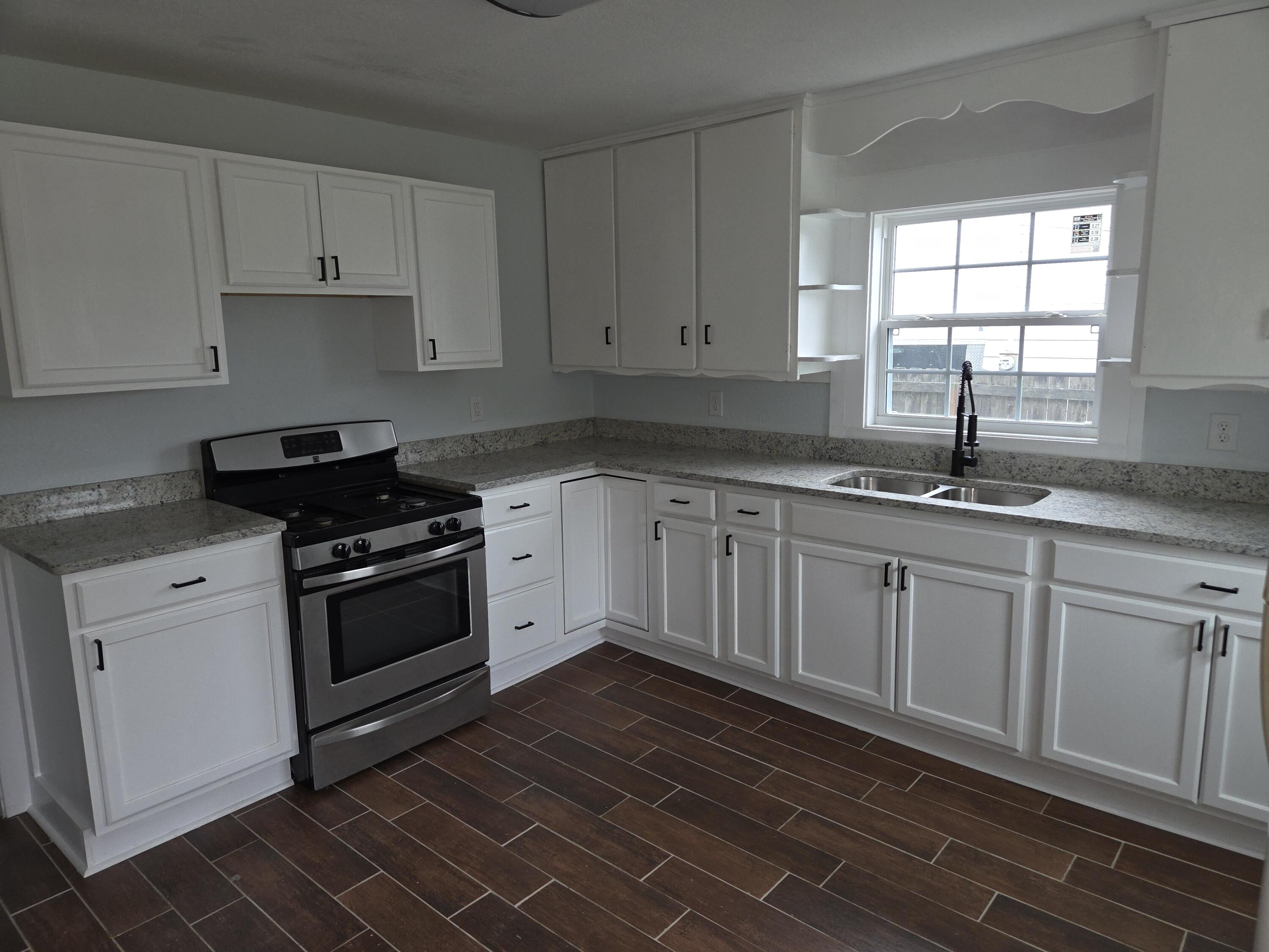 2106 Cairo Road Paducah, KY 42001 - Photo 7 of 11 20261002_142123