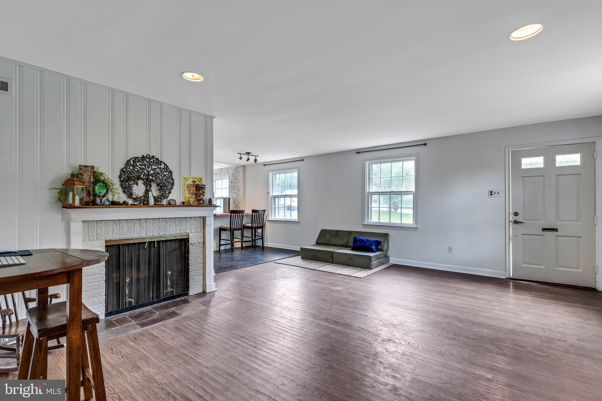 202 Liberty Road Elkins Park, PA 19027 - Photo 3 of 27 Living Room