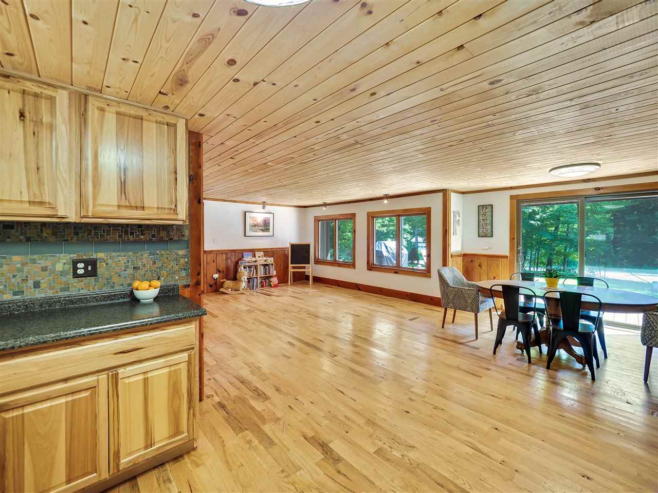 6758 South Maple City Road Maple City, MI 49664 - Photo 9 of 40 1865782-8.JPG
