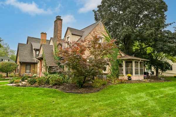 $584,900 | 8027 West Woodland Avenue, Wauwatosa, WI 53213