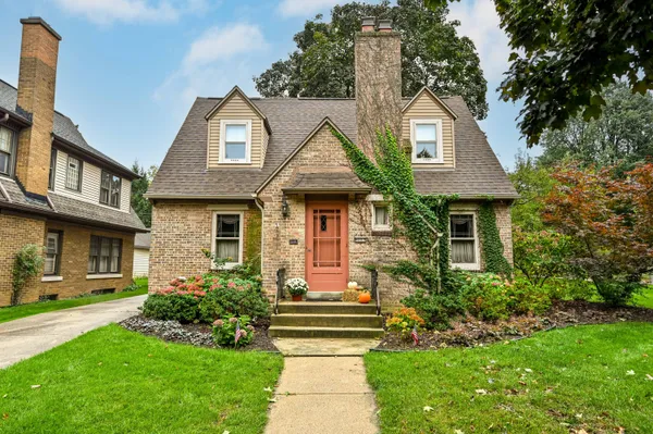 $584,900 | 8027 West Woodland Avenue, Wauwatosa, WI 53213