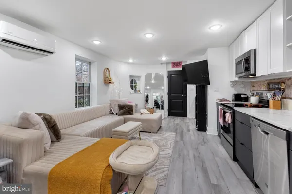 $2,077 | 212 Catharine Street, Unit 2, Philadelphia, PA 19147
