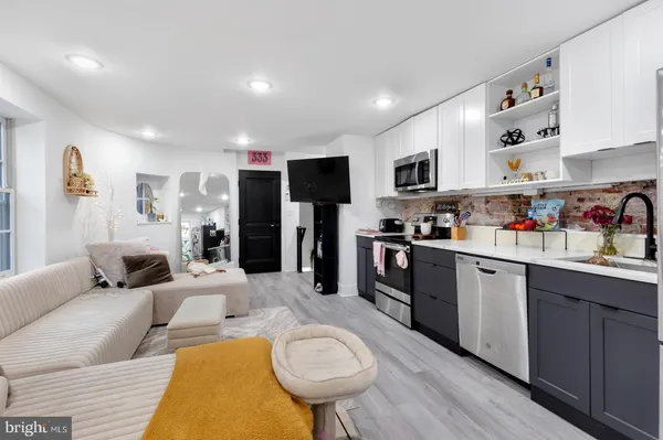 $2,077 | 212 Catharine Street, Unit 2, Philadelphia, PA 19147