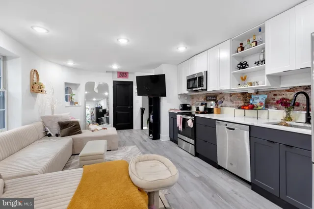 $2,350 | 212 Catharine Street, Unit 2, Philadelphia, PA 19147