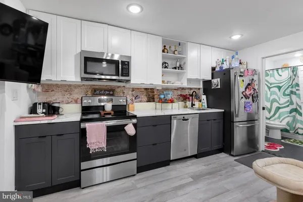 $2,077 | 212 Catharine Street, Unit 2, Philadelphia, PA 19147