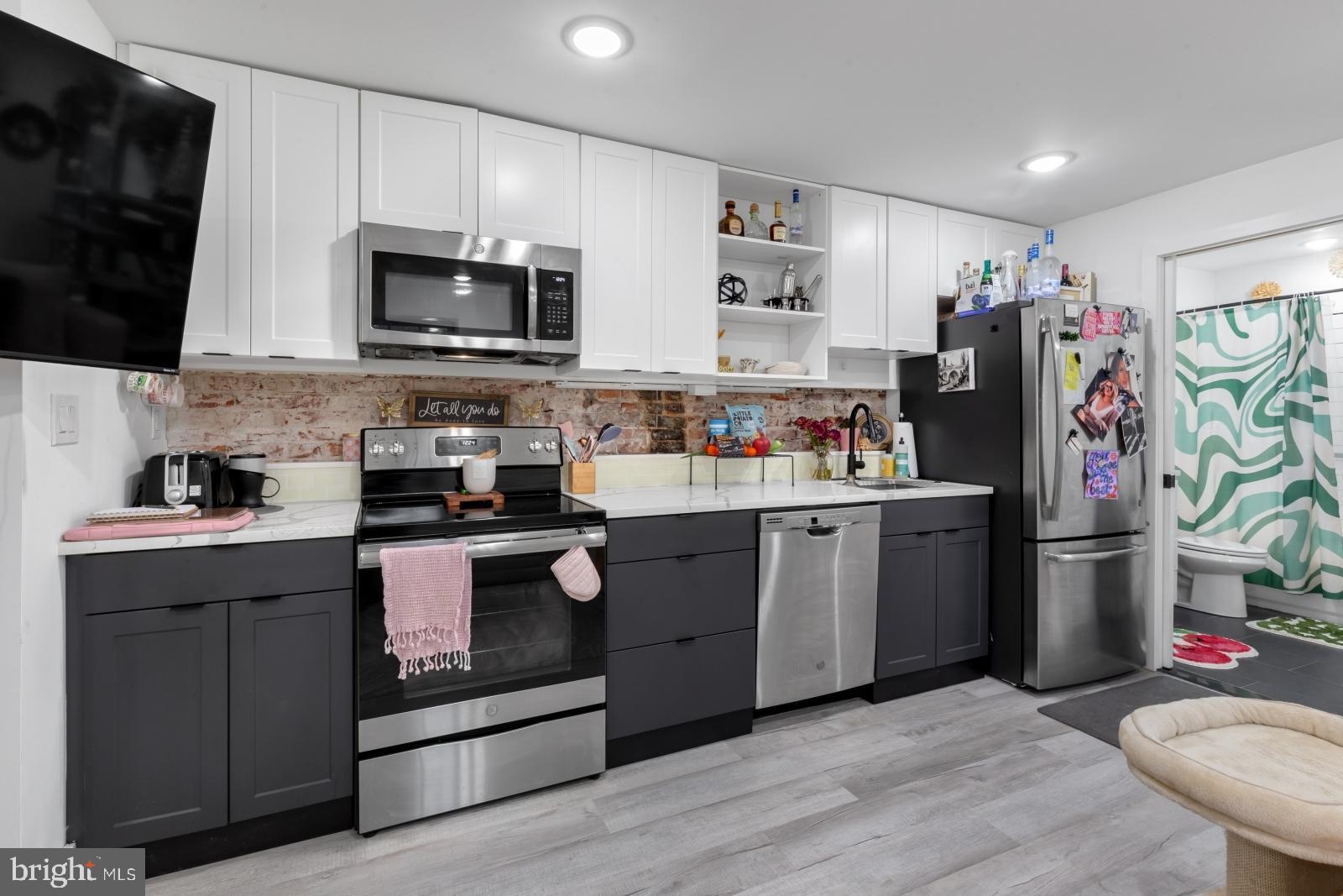 212 Catharine Street, Unit 2 Philadelphia, PA 19147 - Photo 4 of 16