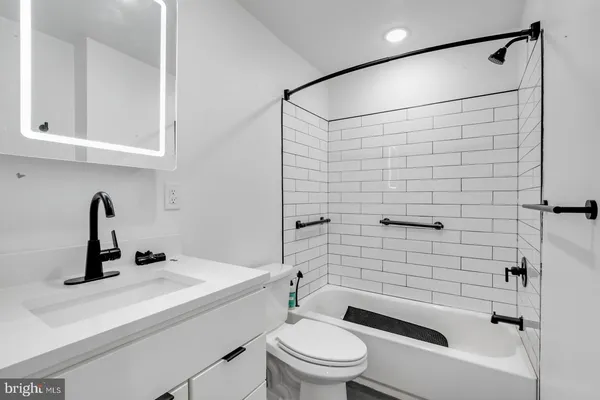 $2,077 | 212 Catharine Street, Unit 2, Philadelphia, PA 19147
