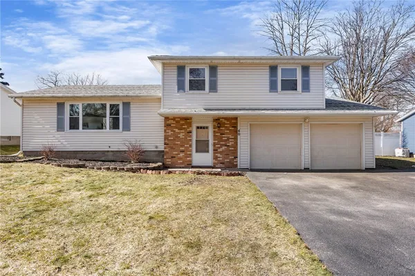 $259,900 | 40 Tradewind Drive, Irondequoit, NY 14617