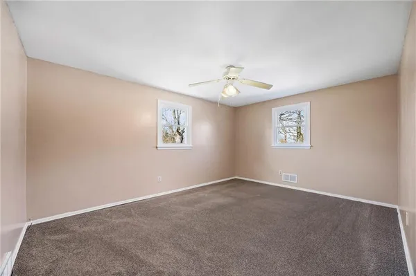 $259,900 | 40 Tradewind Drive, Irondequoit, NY 14617