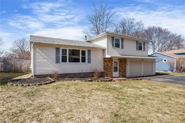 $259,900 | 40 Tradewind Drive, Irondequoit, NY 14617