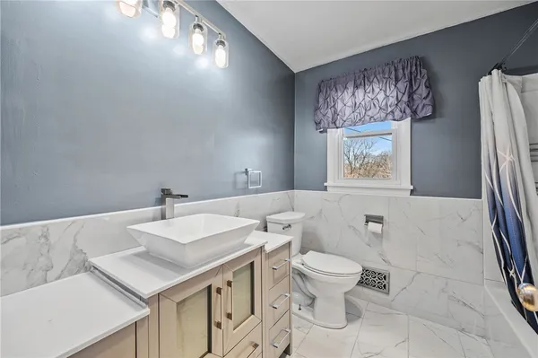 $259,900 | 40 Tradewind Drive, Irondequoit, NY 14617
