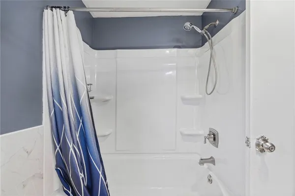$259,900 | 40 Tradewind Drive, Irondequoit, NY 14617