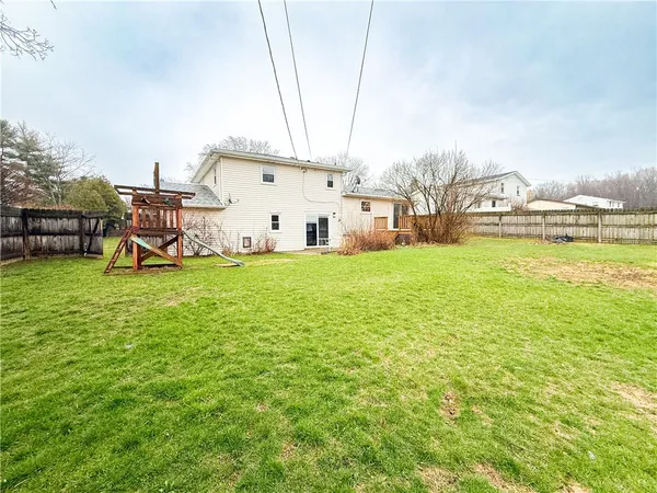 $259,900 | 40 Tradewind Drive, Irondequoit, NY 14617