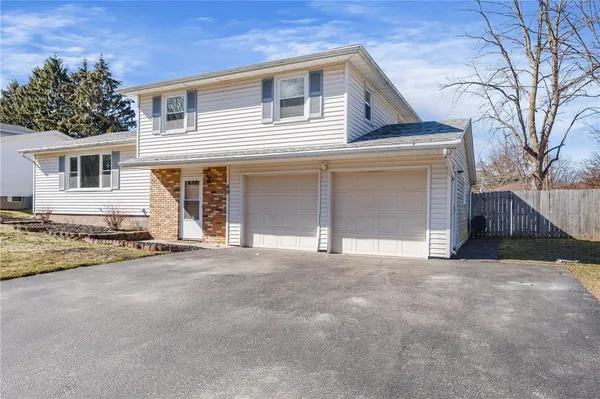 $259,900 | 40 Tradewind Drive, Irondequoit, NY 14617