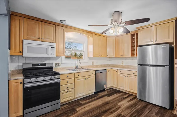 $259,900 | 40 Tradewind Drive, Irondequoit, NY 14617