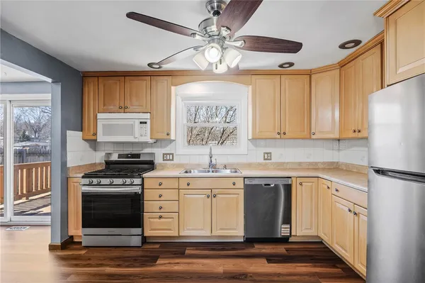 $259,900 | 40 Tradewind Drive, Irondequoit, NY 14617