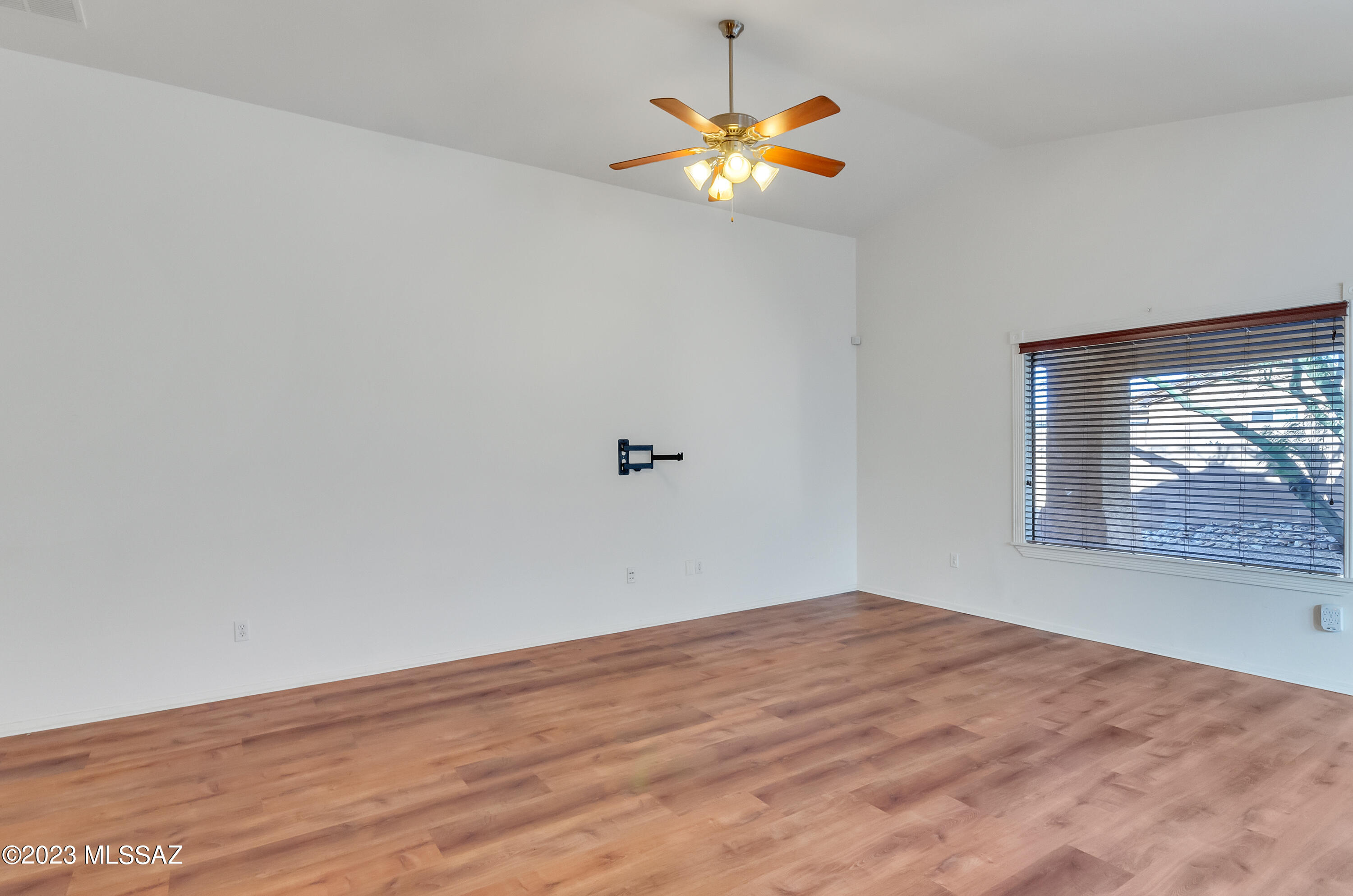 521 South Stone Bench Road Vail, AZ 85641 - Photo 9 of 36 FAM ROOM