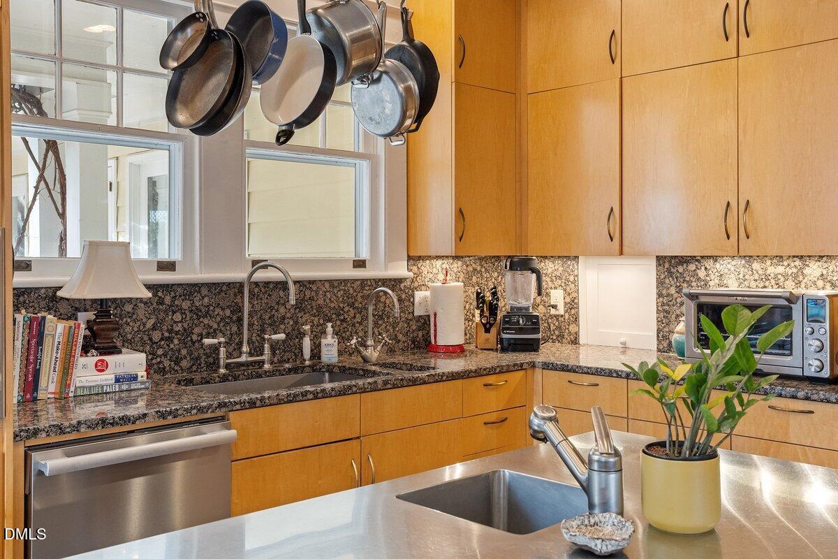2309 Fairview Road Raleigh, NC 27608 - Photo 8 of 31 2309 Fairview Rd 2856128_30