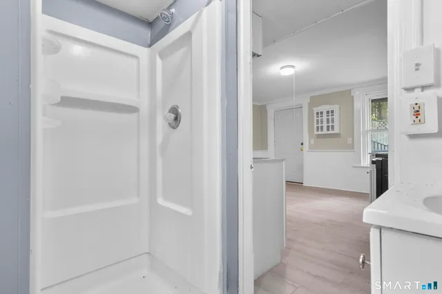 $1,300 | 18 Hobart Street, Meriden, CT 06450