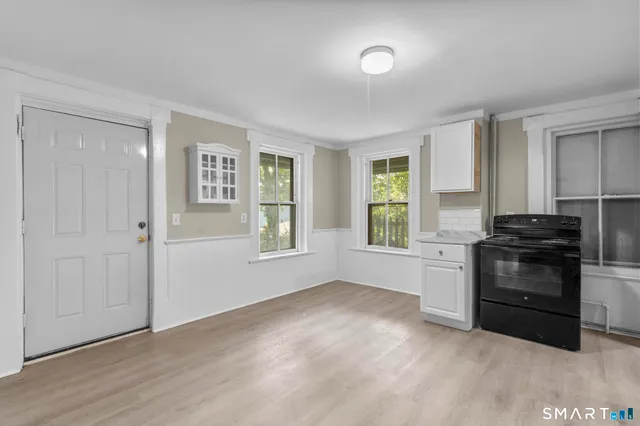 $1,300 | 18 Hobart Street, Meriden, CT 06450